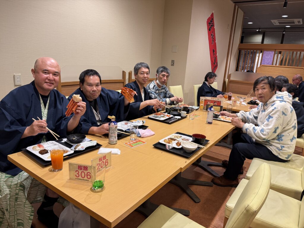 忘年会の食事中